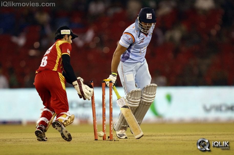 Celebrity-Cricket-League-2014